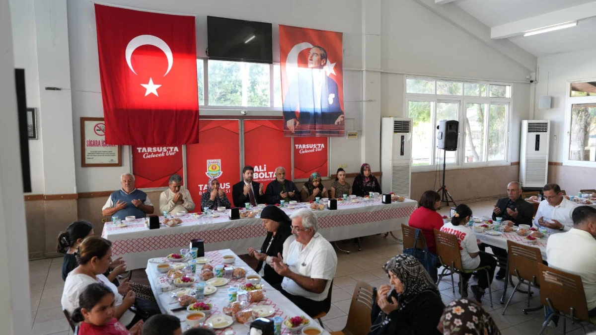 CUMHURİYET BAYRAMINDA ANLAMLI BULUŞMA: BAŞKAN BOLTAÇ ŞEHİT AİLELERİYLE BİR ARADA