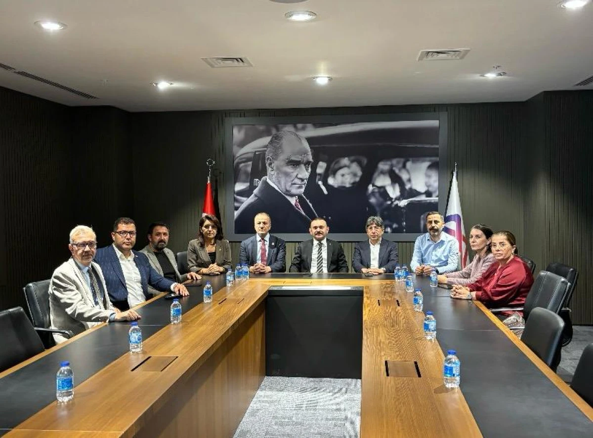 DEM PARTİ&rsquo;DEN MERSİN B&Uuml;Y&Uuml;KŞEHİR BELEDİYESİ&rsquo;NE DAYANIŞMA ZİYARETİ