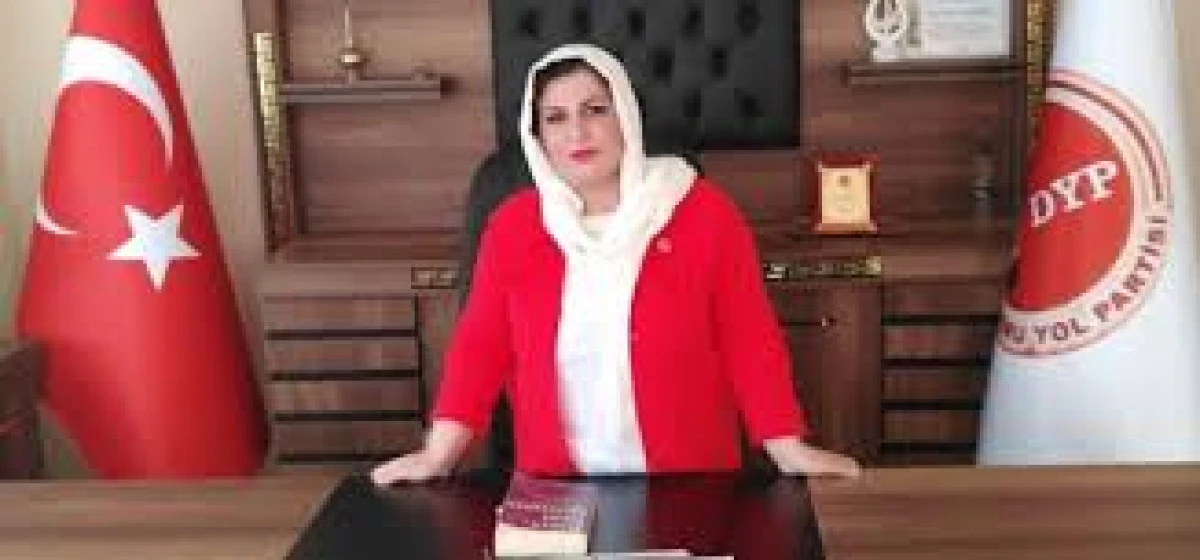 DOĞRU YOL PARTİLİ BAŞKAN NESRİN VURAL CANLI YAYINDA G&Ouml;ZYAŞLARINI TUTAMADI