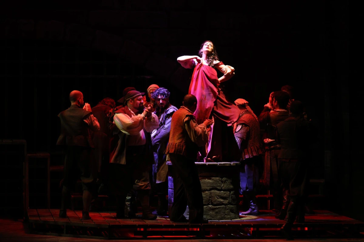 DON KİŞOT M&Uuml;ZİKALİ: &lsquo;MAN&Ccedil;ALI ADAM&rsquo; MERSİN DOB SAHNESİNDE