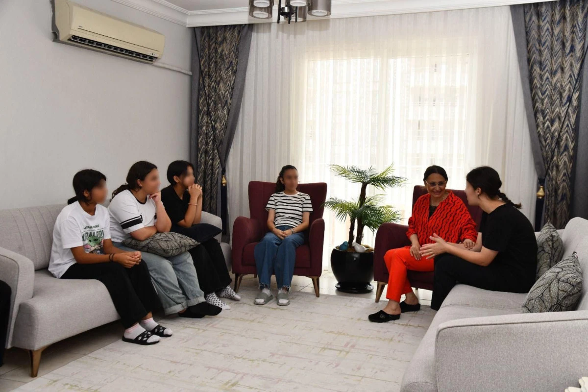 DUDU İREM TOROS, PAPATYA SEVGİ EVİNİ ZİYARET ETTİ