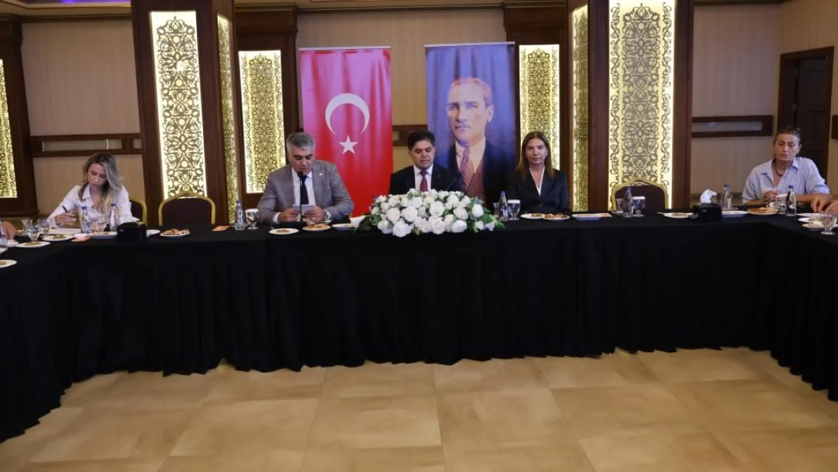 EĞİTİM M&Uuml;FETTİŞLERİYLE DEĞERLENDİRME TOPLANTISI YAPILDI