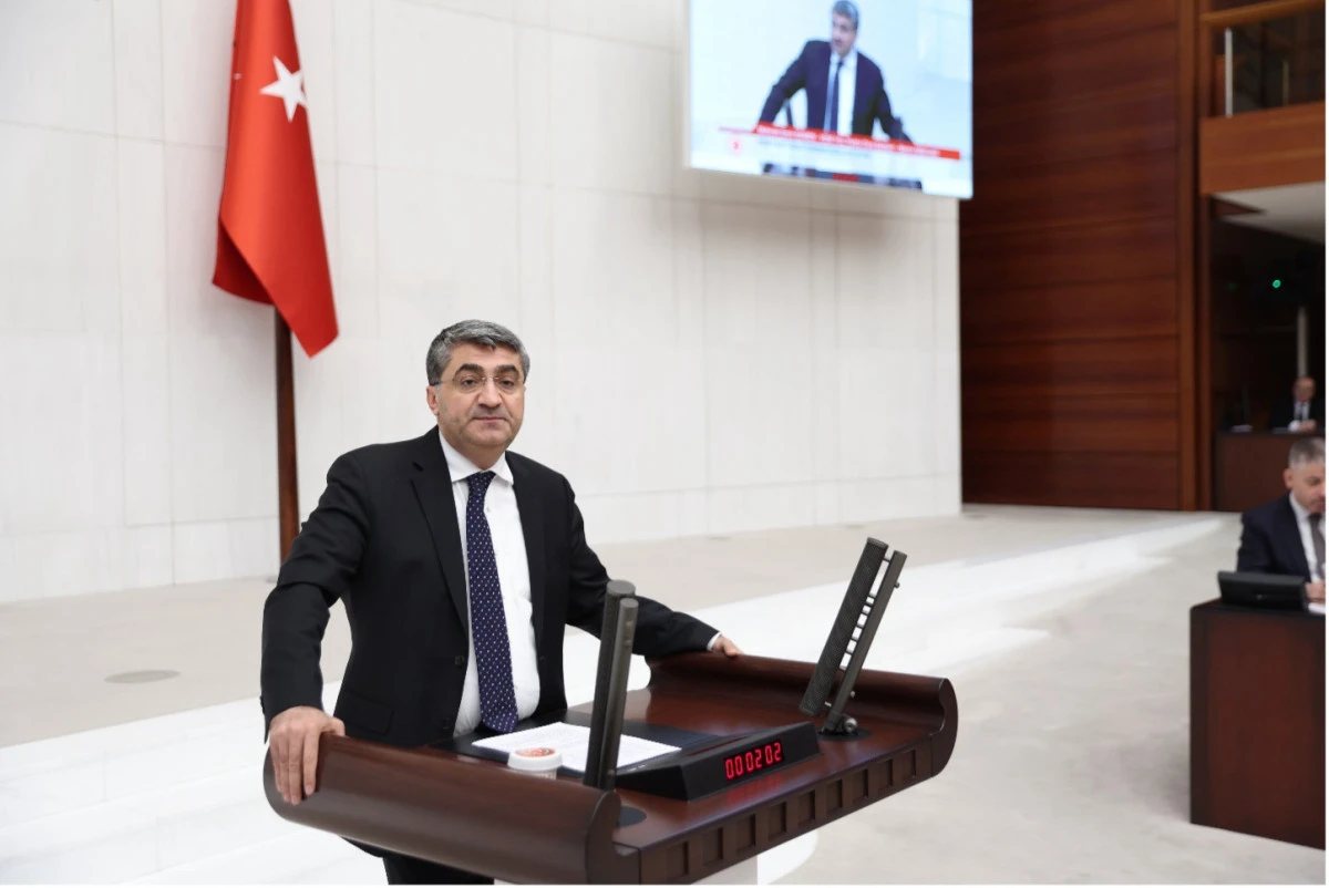 EKMEN: BASIN &Uuml;ZERİNDEKİ BASKILAR ARTIYOR