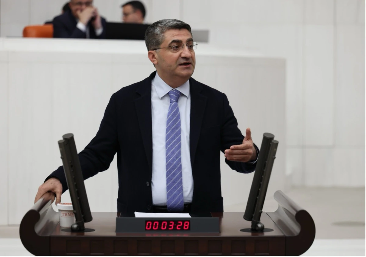 EKMEN: BEDELLİ ASKERLİK FİYATI KATLANDI, PIRLANTA VERGİSİ GERİ &Ccedil;EKİLDİ