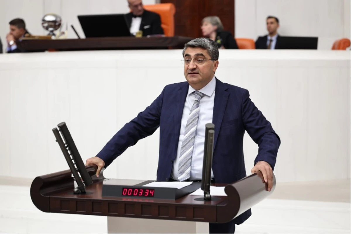 EKMEN: EKRANLARDA S&Uuml;REKLİ OLARAK TOPLUMSAL &Ccedil;&Uuml;R&Uuml;ME HİKAYESİ POMPALANIYOR