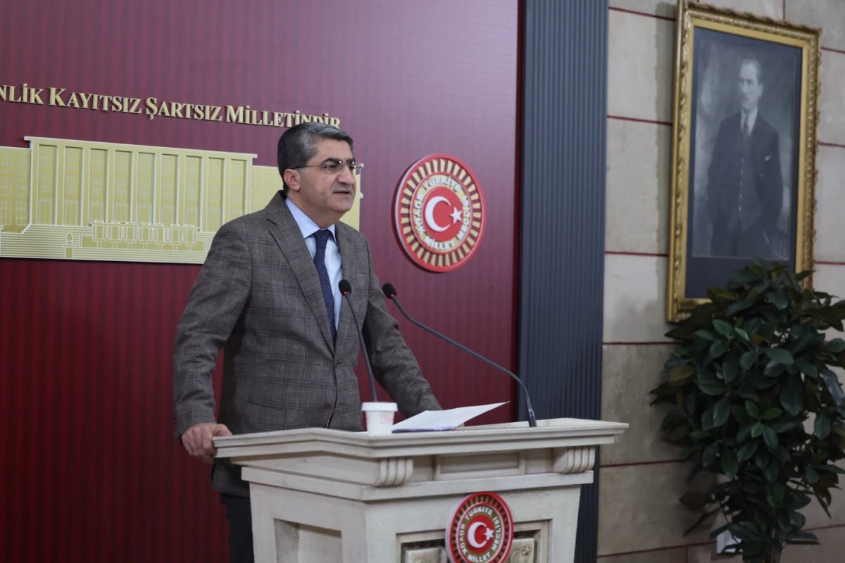 EKMEN MECLİS&rsquo;TE ZİRAAT ODALARININ A&Ccedil;IKLAMASINI OKUDU: &lsquo;&Ccedil;İFT&Ccedil;İNİN ALIN TERİ DALINDA &Ccedil;&Uuml;R&Uuml;MEMELİ&rsquo;