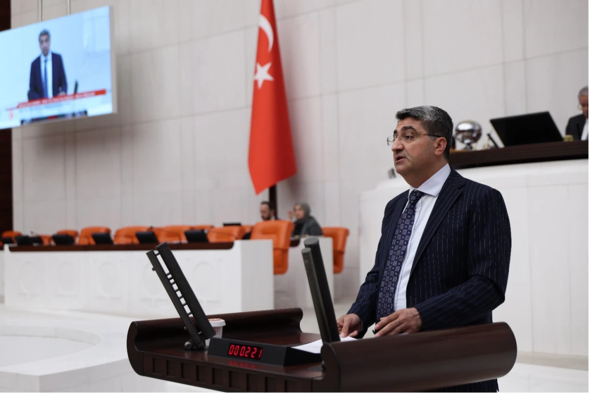 EKMEN: MERSİN MARİNA İ&Ccedil;İN İVEDİLİKLE &Ouml;NLEM ALINMALI