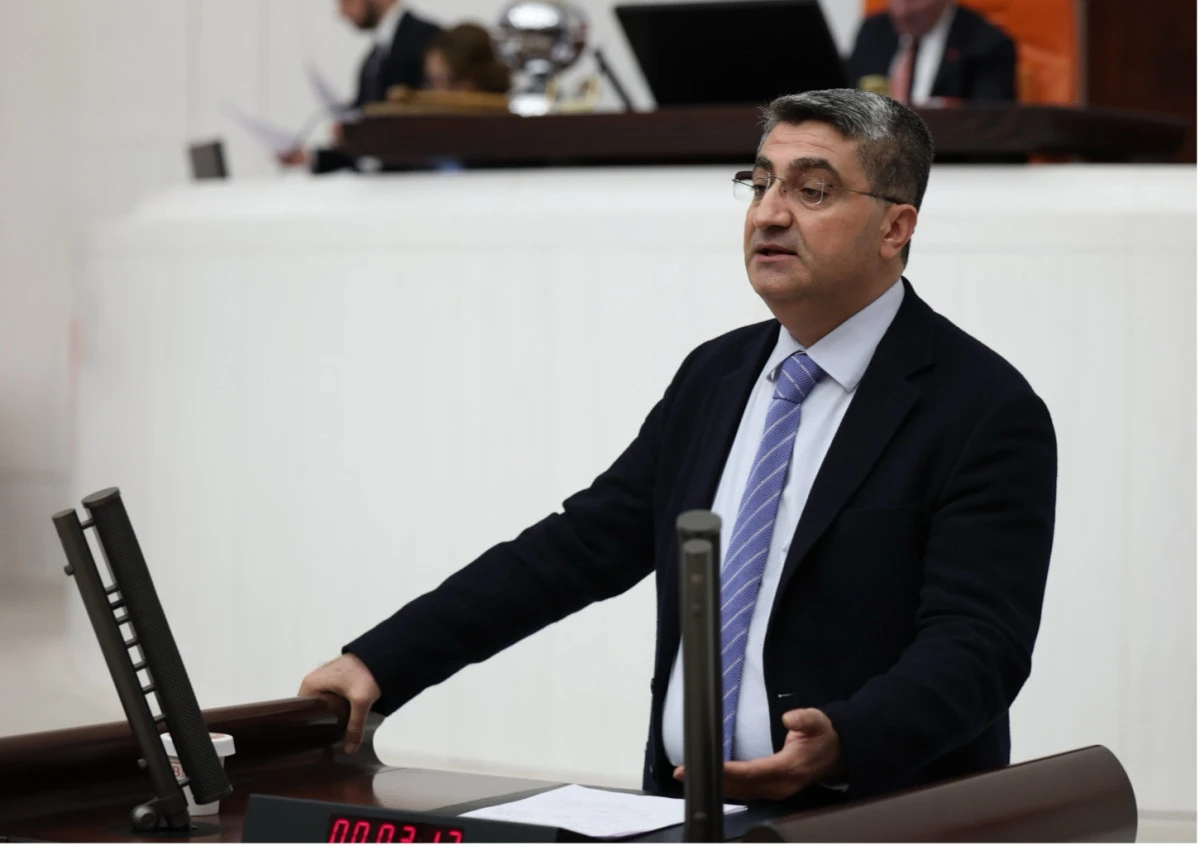 EKMEN: M&Uuml;CADELEMİZ, HUKUK DEVLETİNİ TAHKİM ETMEKTİR