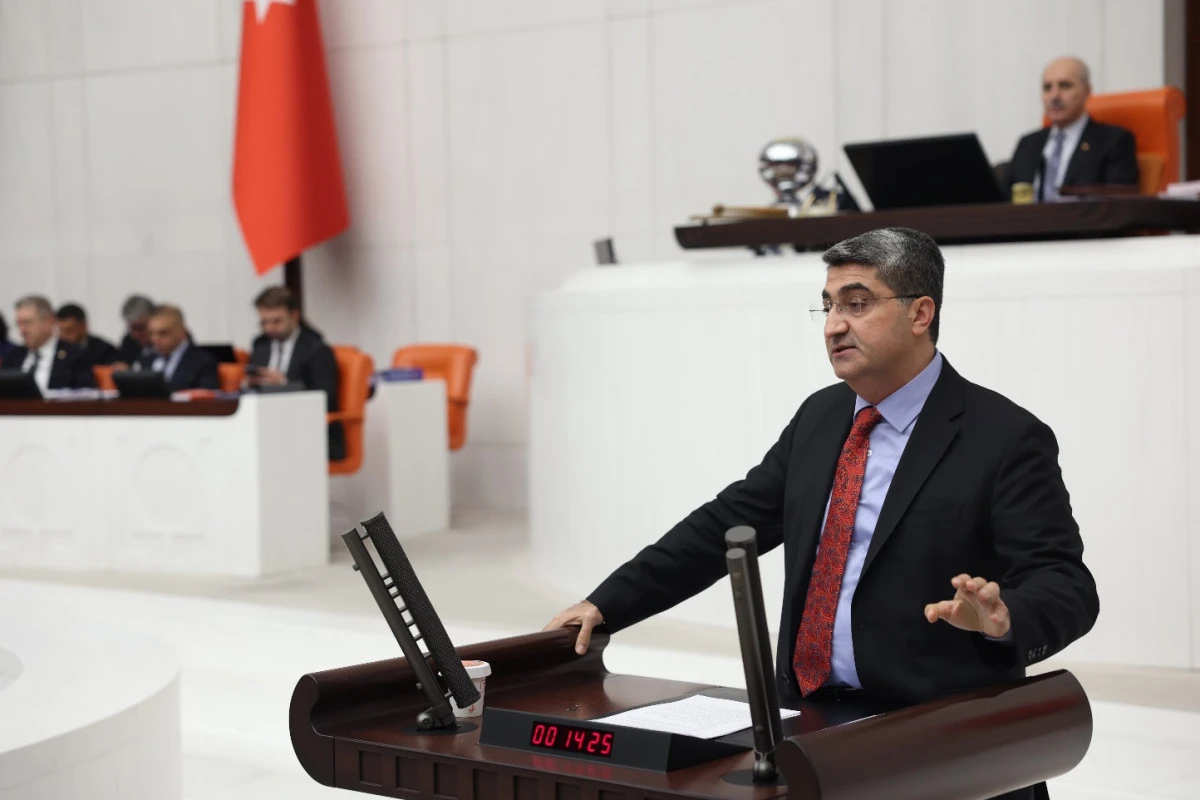  EKMEN: YAĞMUR MERSİN&rsquo;DE BEREKET OLMALIYDI, FELAKET DEĞİL