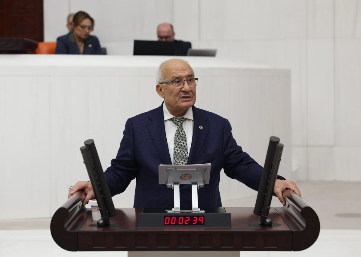 &lsquo;EN D&Uuml;Ş&Uuml;K EMEKLİ MAAŞI A&Ccedil;LIK SINIRININ &Uuml;ZERİNE &Ccedil;IKARILMALIDIR&rsquo;