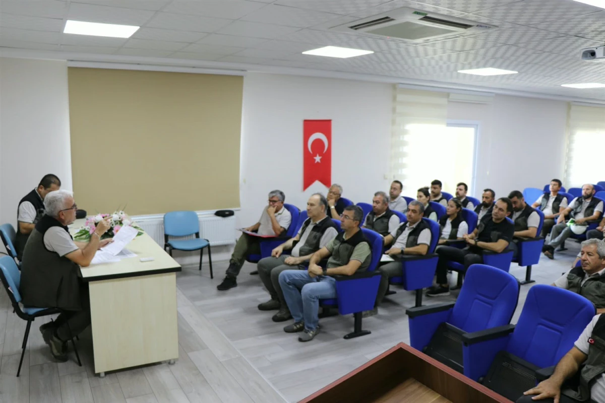 ERDEMLİ&rsquo;DE ORMAN YANGINLARINA KARŞI YOL KENARLARINDA G&Uuml;VENLİ HAT &Ccedil;ALIŞMASI