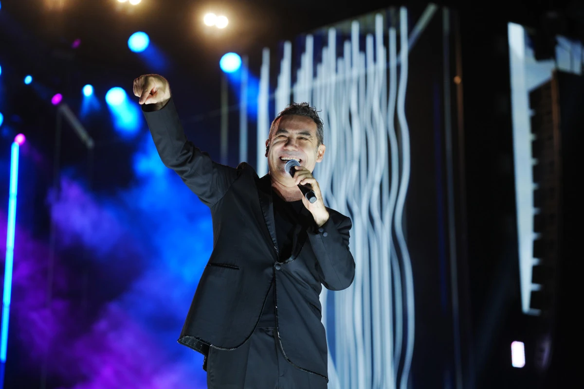 FERHAT G&Ouml;&Ccedil;ER MERSİN&rsquo;DE DİNLEYİCİLERİYLE BULUŞTU