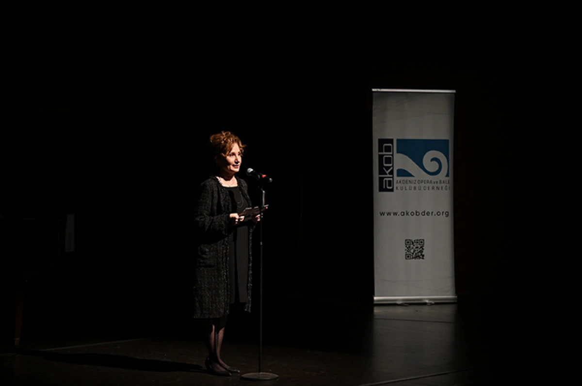 GEN&Ccedil; PİYANİST DOĞA&Ccedil; BEZD&Uuml;Z MERSİN&rsquo;DE SANATSEVERLERLE BULUŞTU