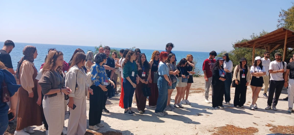 GENÇLER DEZENFORMASYONA KARŞI MERSİN'DE BULUŞTU: CARETTA CARETTA TEMİZLİĞİ VE KÜLTÜREL GEZİYLE BAŞLAYAN ÇALIŞTAY SÜRÜYOR