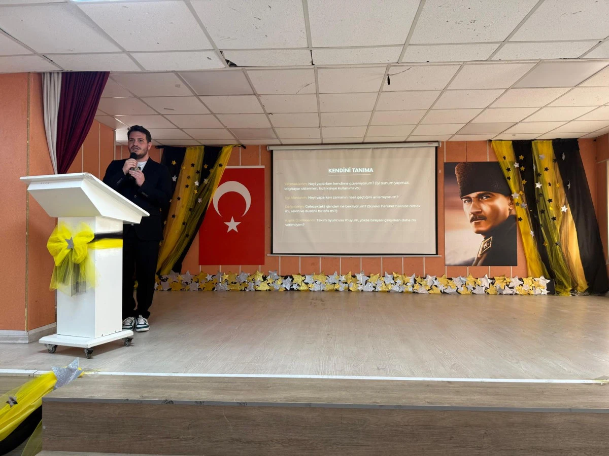 GEN&Ccedil;LER İŞ D&Uuml;NYASINA B&Uuml;Y&Uuml;KŞEHİR KARİYER MERKEZİ İLE DAHA DONANIMLI HAZIRLANIYOR
