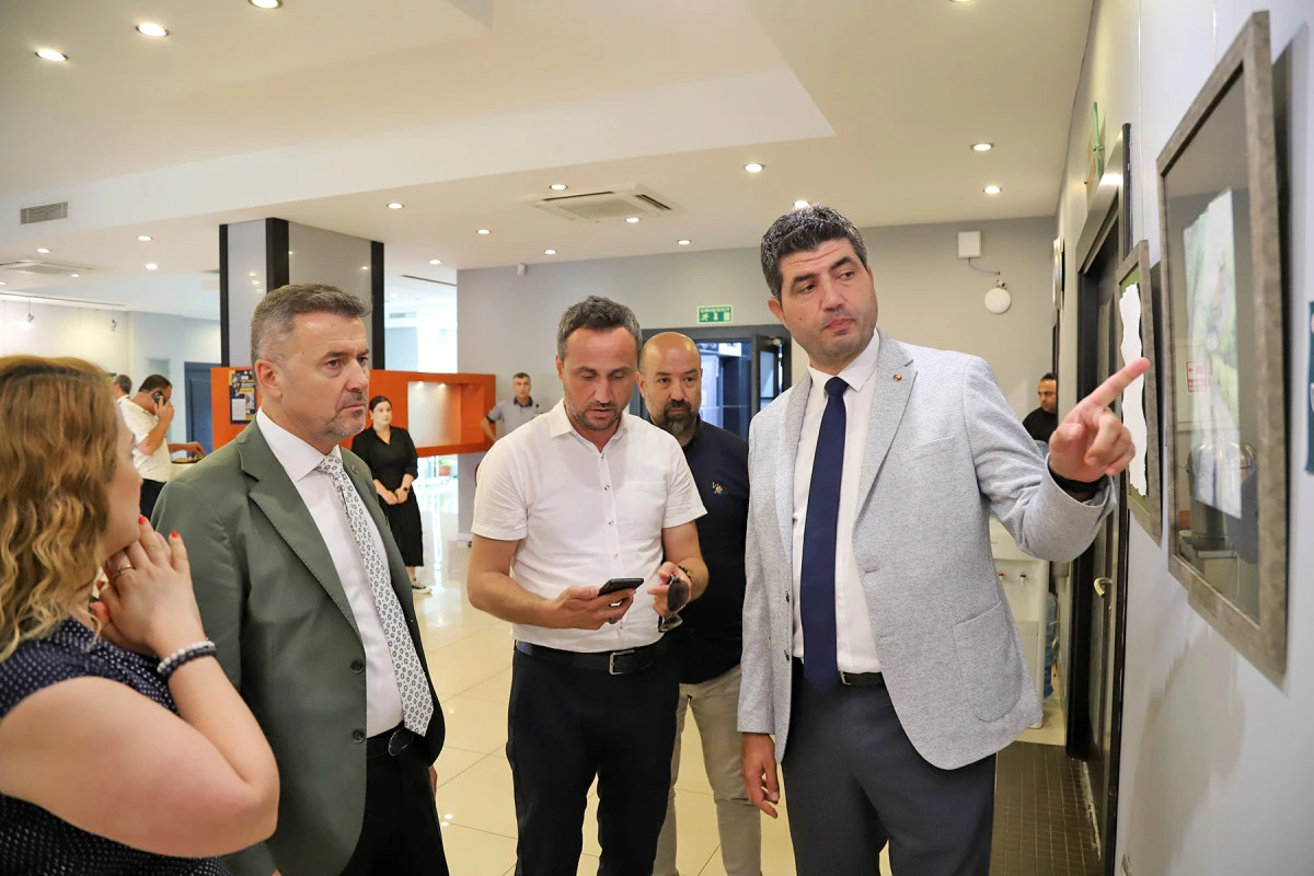 GERİ DÖNÜŞÜM VE SANAT EL ELE; ‘ATIKTAN SANATA’ SERGİSİ AÇILDI