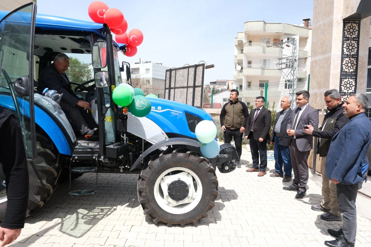 G&Uuml;LNAR&rsquo;DA ORK&Ouml;Y KAPSAMINDA TRAKT&Ouml;R KREDİSİ TESLİM EDİLDİ