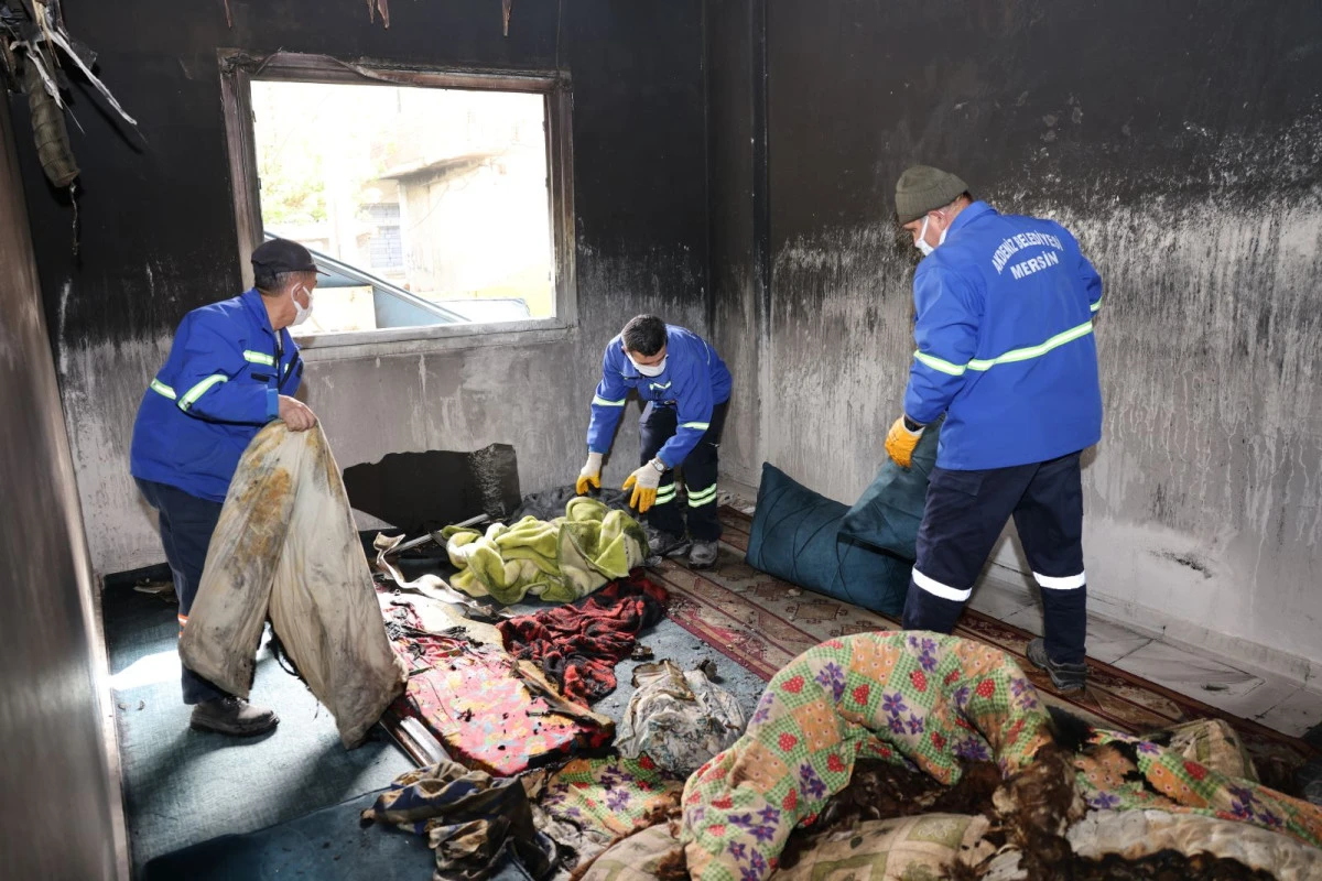 G&Uuml;NEŞ MAHALLESİ&rsquo;NDE YANGININ İZLERİ SİLİNİYOR: BELEDİYE EKİPLERİNDEN ANLAMLI M&Uuml;DAHALE