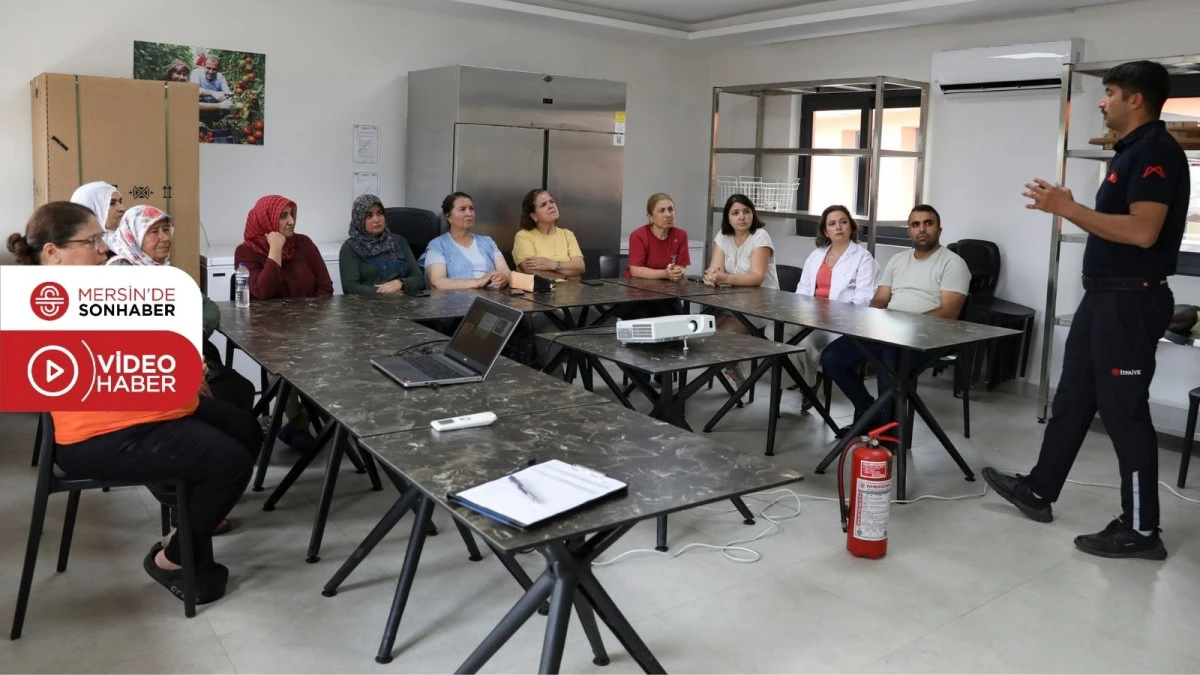 HAMZABEYLİ EVİMİZ AT&Ouml;LYE&rsquo;DEN YARARLANAN KADINLARA MERSİN İTFAİYESİ&rsquo;NDEN &lsquo;YANGIN G&Uuml;VENLİĞİ&rsquo; EĞİTİMİ