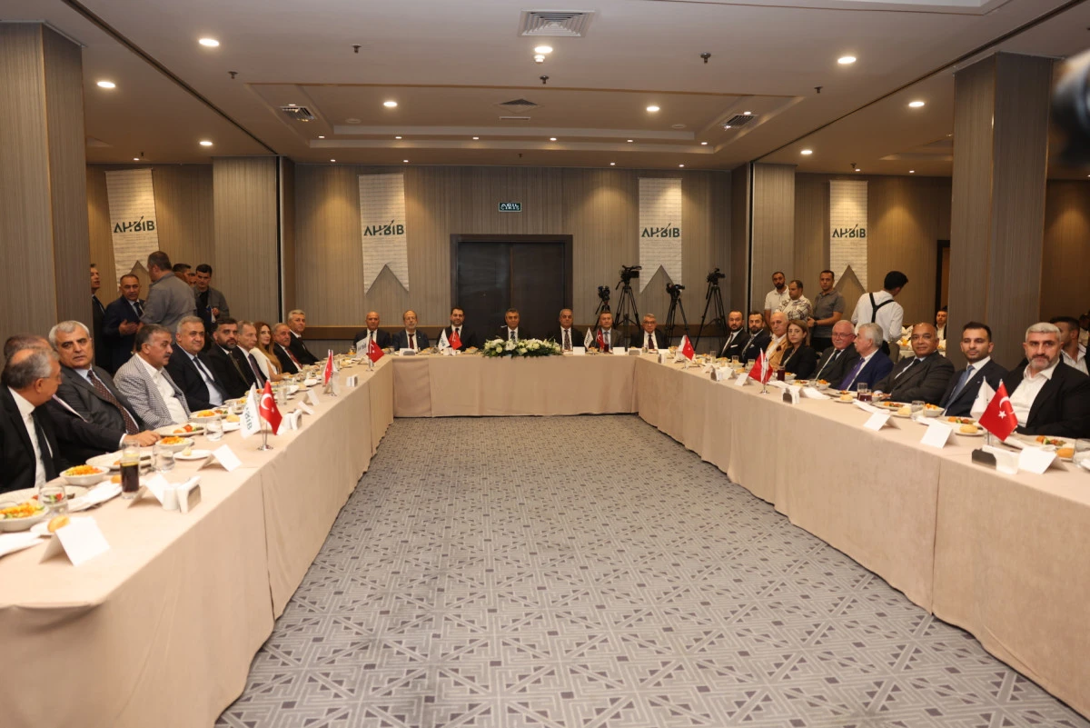 İHRACATIN YILDIZLARI ÖDÜL TÖRENİ’NDE MERSİN’İN GÜCÜ VE KÜRESEL EKONOMİ VURGUSU