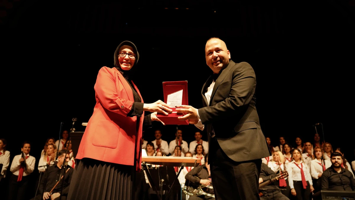 İL MİLLÎ EĞİTİM MÜDÜRÜ FAZİLET DURMUŞ, AKDENİZ İLÇE MİLLÎ EĞİTİM MÜDÜRLÜĞÜ TARAFINDAN HAYATA GEÇİRİLEN AKDENİZ ÖĞRETMENLER KOROSU KONSERİNE KATILDI