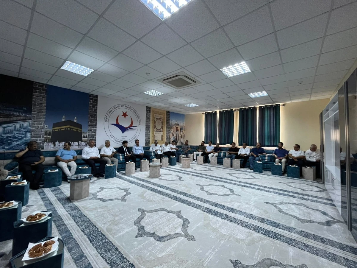 İL MİLL&Icirc; EĞİTİM M&Uuml;D&Uuml;R&Uuml; MUHAMMED &Ouml;ZDEMİRCİ BAŞKANLIĞINDA, &lsquo;LGS TERCİH DANIŞMA TOPLANTISI&rsquo; D&Uuml;ZENLENDİ