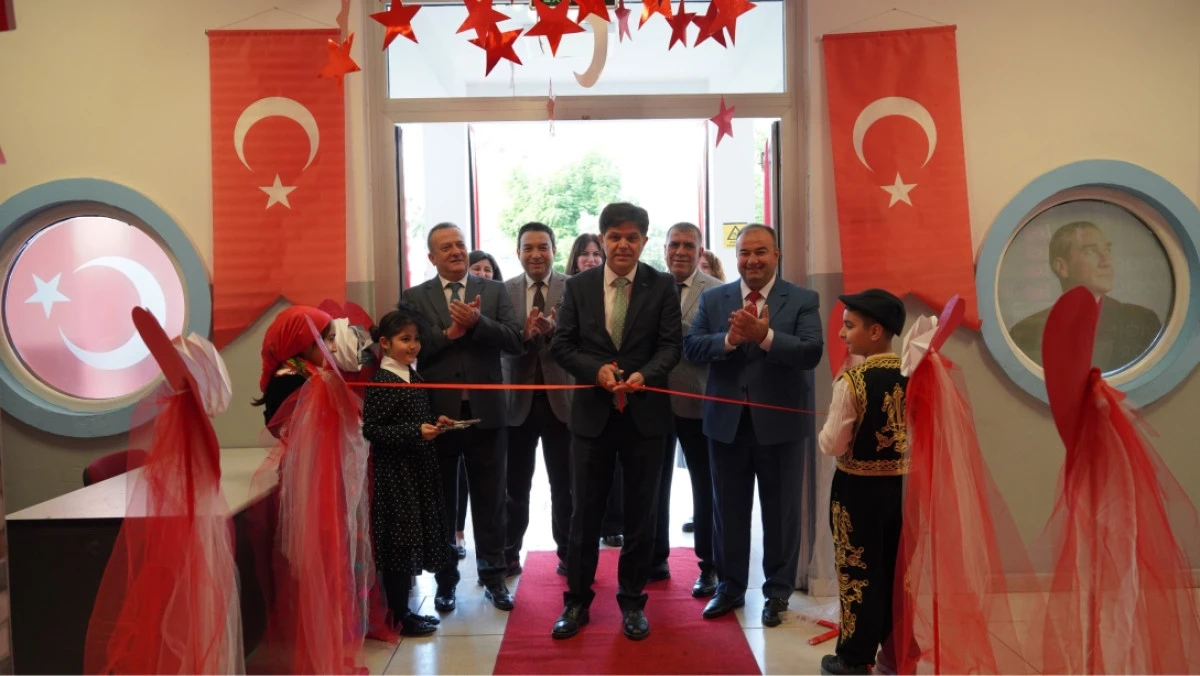 İL MİLLÎ EĞİTİM MÜDÜRÜ MUHAMMED ÖZDEMİRCİ ‘CUMHURİYET YOLUNDA’ SERGİSİNİN AÇILIŞINI YAPTI