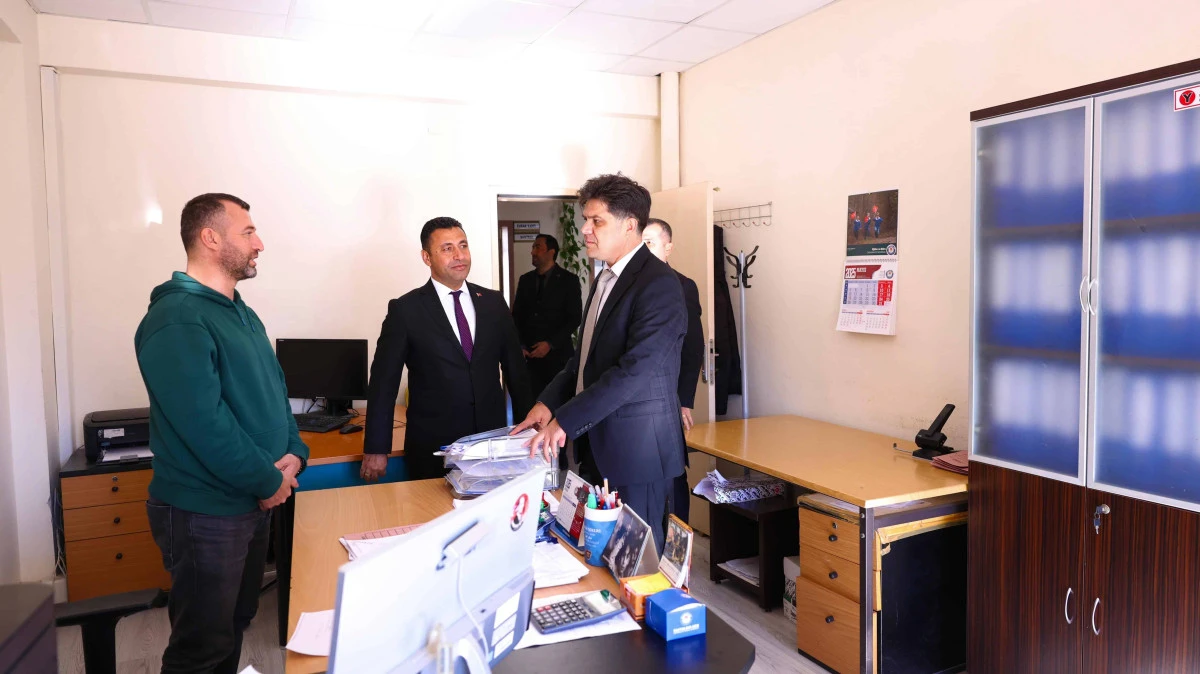 İL MİLL&Icirc; EĞİTİM M&Uuml;D&Uuml;R&Uuml; MUHAMMED &Ouml;ZDEMİRCİ G&Uuml;LNAR&rsquo;DA EĞİTİM KURUMLARINI ZİYARET ETTİ