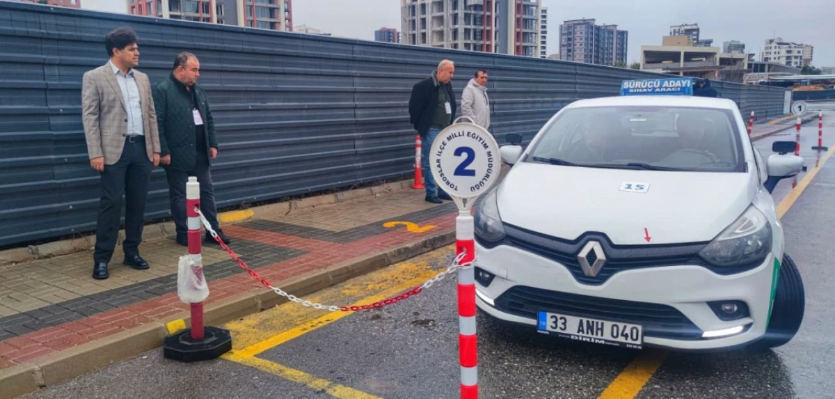 İL MİLLİ EĞİTİM M&Uuml;D&Uuml;R&Uuml; MUHAMMED &Ouml;ZDEMİRCİ HAFTA SONU YAPILAN MTSK SINAVLARINDA İNCELEMELERDE BULUNDU