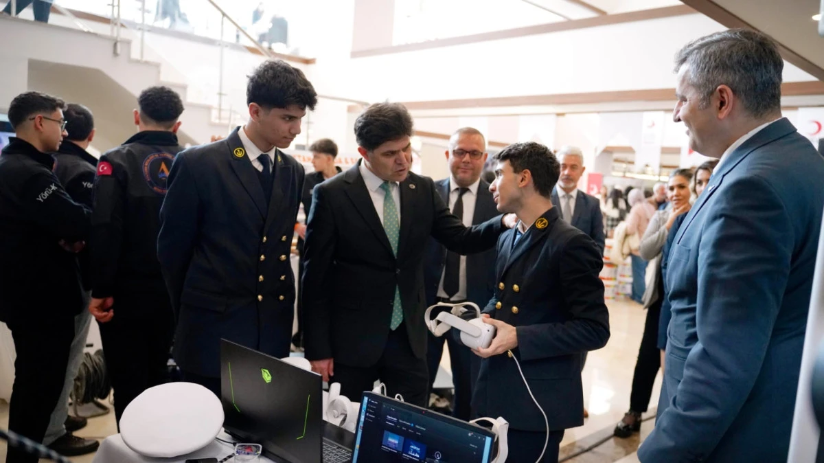 İL MİLL&Icirc; EĞİTİM M&Uuml;D&Uuml;R&Uuml; MUHAMMED &Ouml;ZDEMİRCİ, 'İSTİHDAM BULUŞMALARI' ETKİNLİĞİNE KATILDI