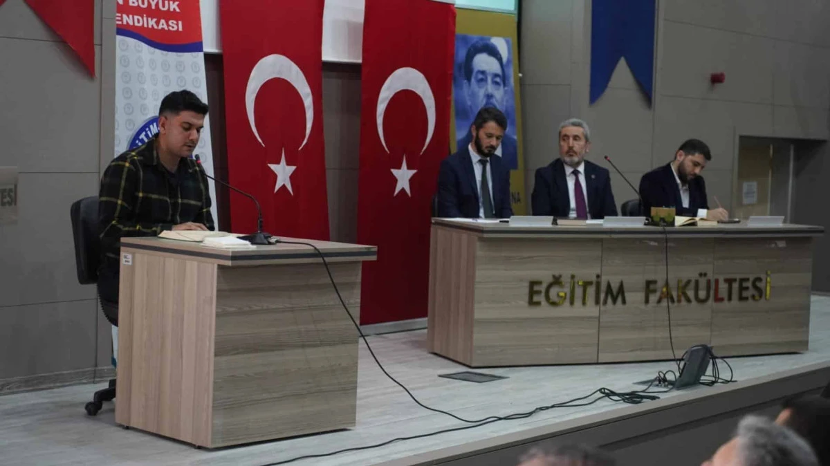 İL MİLL&Icirc; EĞİTİM M&Uuml;D&Uuml;R&Uuml; MUHAMMED &Ouml;ZDEMİRCİ, "KUR'ANI KERİM'İ G&Uuml;ZEL OKUMA YARIŞMASI"NDA &Ouml;ĞRENCİLERLE BİR ARAYA GELDİ