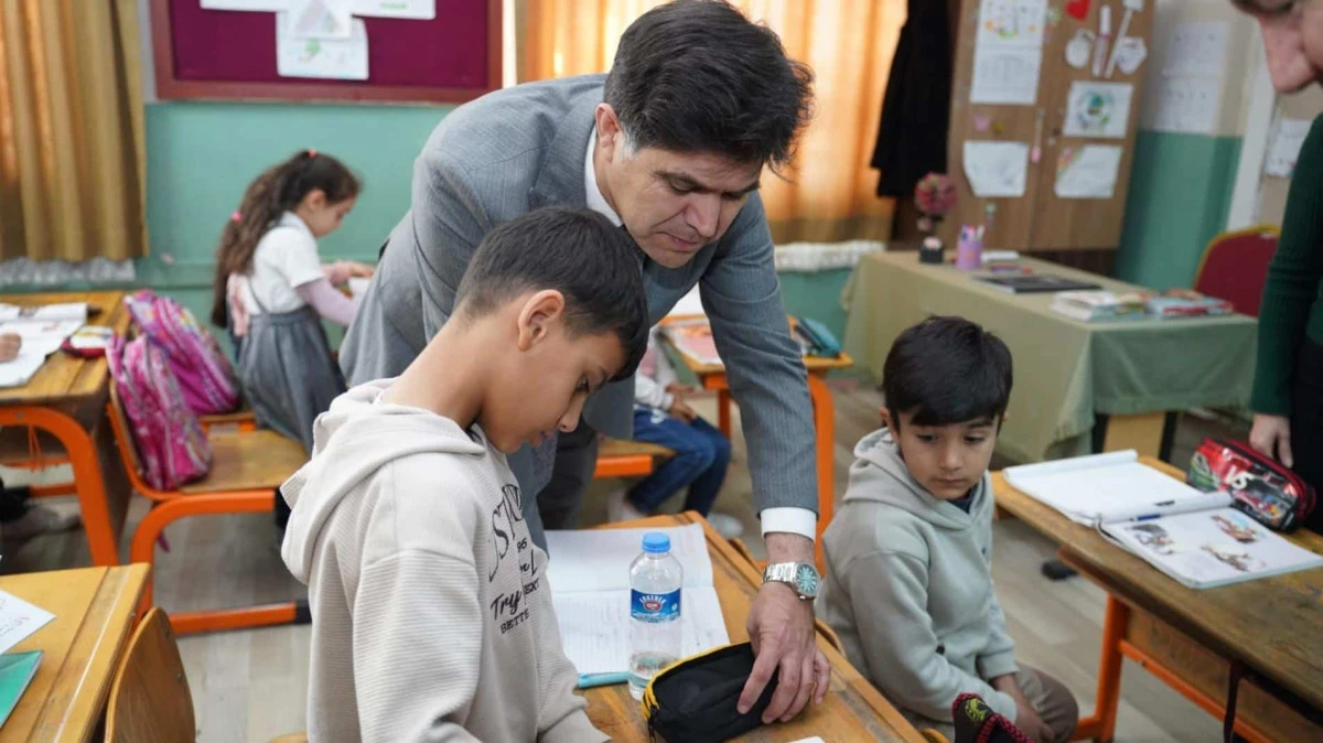 İL MİLL&Icirc; EĞİTİM M&Uuml;D&Uuml;R&Uuml; MUHAMMED &Ouml;ZDEMİRCİ, OKUL ZİYARETLERİNE DEVAM EDİYOR