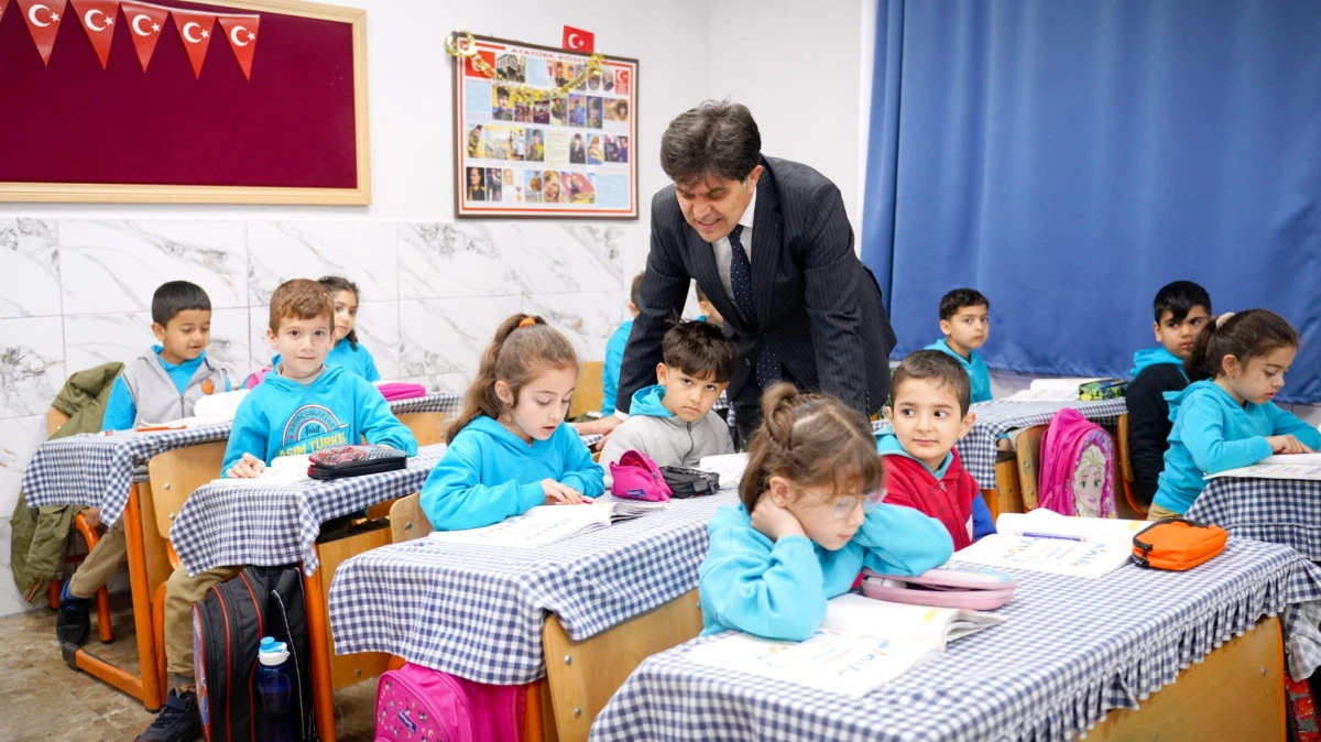 İL MİLL&Icirc; EĞİTİM M&Uuml;D&Uuml;R&Uuml; MUHAMMED &Ouml;ZDEMİRCİ, TOROSLAR ŞEHİT ASIM T&Uuml;RKEL İLKOKULUNU ZİYARET ETTİ