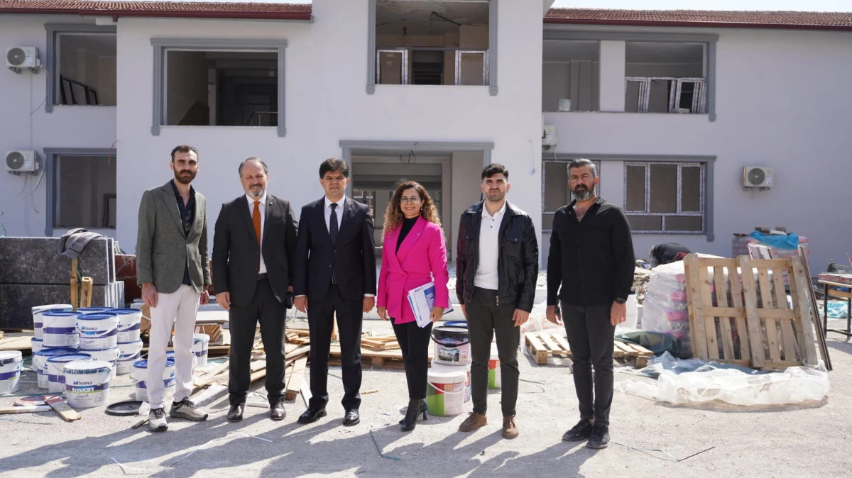 İL MİLL&Icirc; EĞİTİM M&Uuml;D&Uuml;R&Uuml; MUHAMMED &Ouml;ZDEMİRCİ, YENİŞEHİR BARBAROS İLKOKULU İNŞAAT ALANINDA İNCELEMELERDE BULUNDU