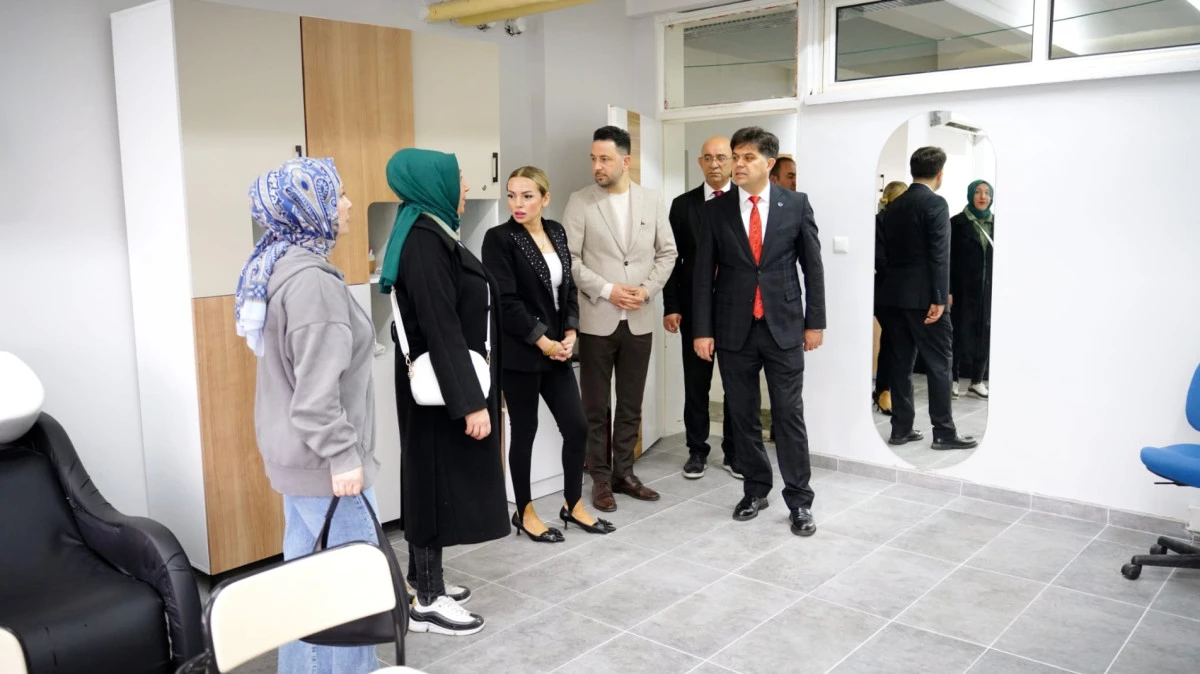 İL MİLL&Icirc; EĞİTİM M&Uuml;D&Uuml;R&Uuml; MUHAMMED &Ouml;ZDEMİRCİ, YENİŞEHİR HALK EĞİTİMİ MERKEZİNİ ZİYARET ETTİ