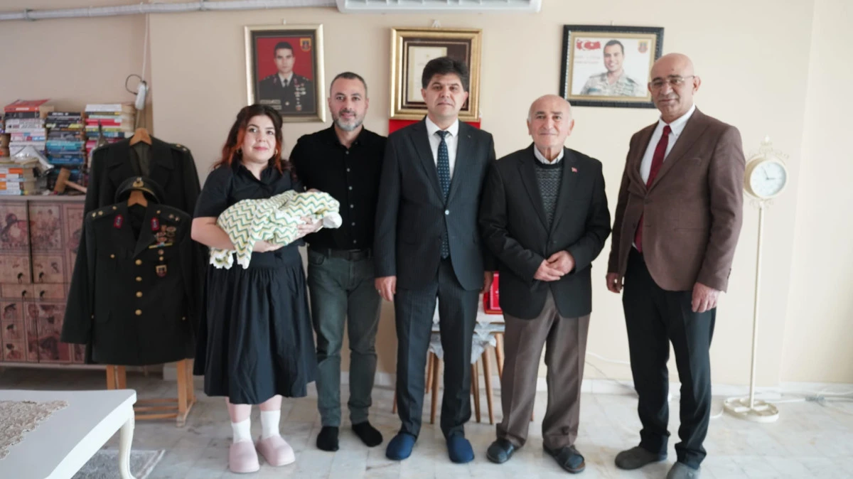 İL MİLL&Icirc; EĞİTİM M&Uuml;D&Uuml;R&Uuml; MUHAMMED &Ouml;ZDEMİRCİ'DEN ŞEHİT AİLESİNE ZİYARET