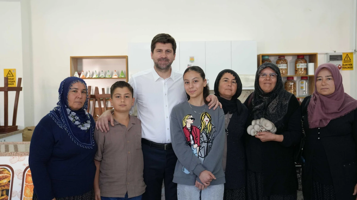 İSTİRİDYE MANTARI ÜRETİM KURS DÖNEMİNİN İLK HASADI, BAŞKAN ALİ BOLTAÇ’IN KATILIMIYLA GERÇEKLEŞTİ