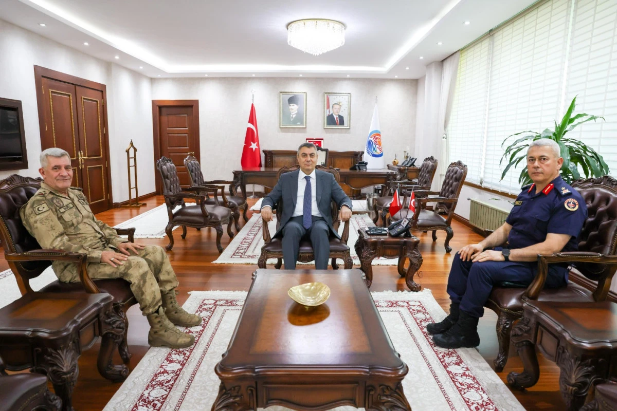 JANDARMA GENEL KOMUTAN YARDIMCISI BULUT&rsquo;TAN VALİ TOROS&rsquo;A ZİYARET