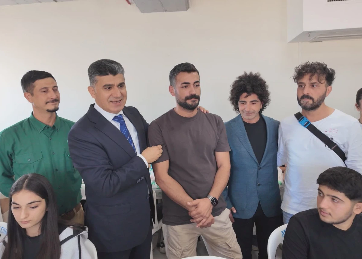 MASTERCHEF AKIN’DAN SINAVA HAZIRLANAN ÖĞRENCİLERE DÖNER SÜRPRİZİ