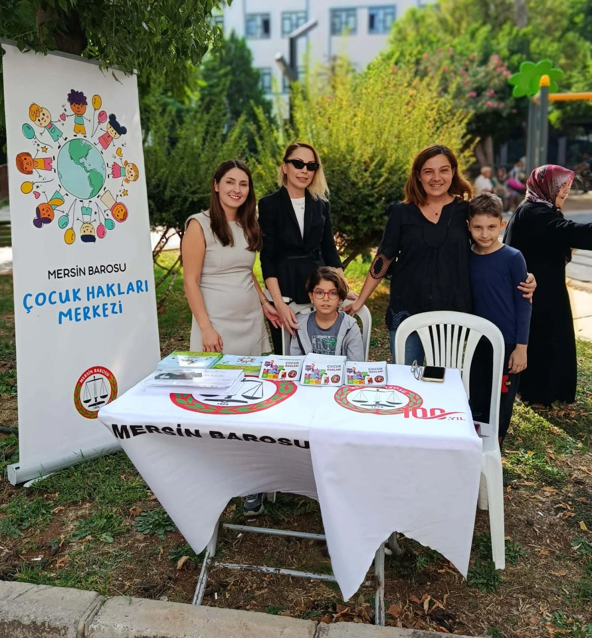 MERSİN BAROSU, CUMHURİYET ÇOCUKLARI İÇİN STANT AÇTI