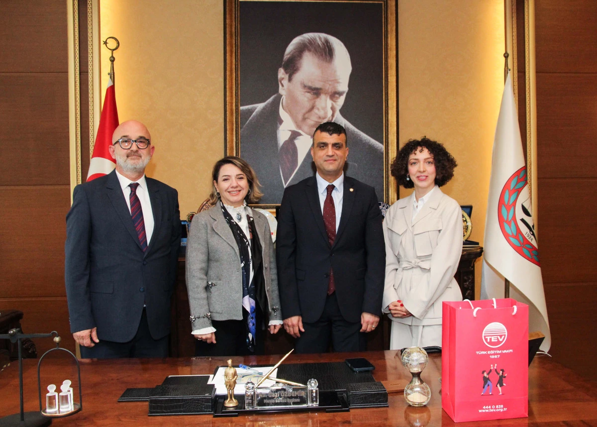 MERSİN BAROSU&rsquo;NDAN &Ccedil;İ&Ccedil;EK YERİNE EĞİTİME BAĞIŞ