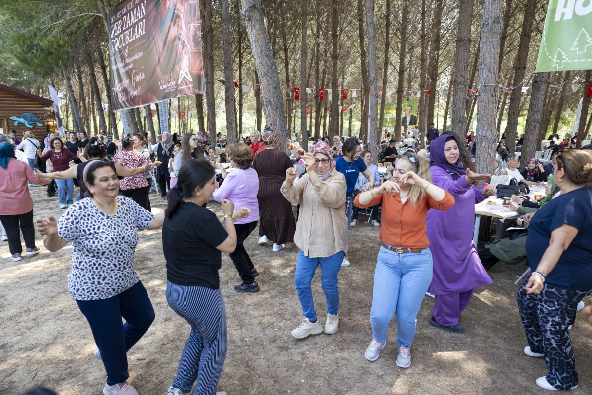 MERSİN B&Uuml;Y&Uuml;KŞEHİR ANNELER G&Uuml;N&Uuml;N&Uuml; KUTLADI