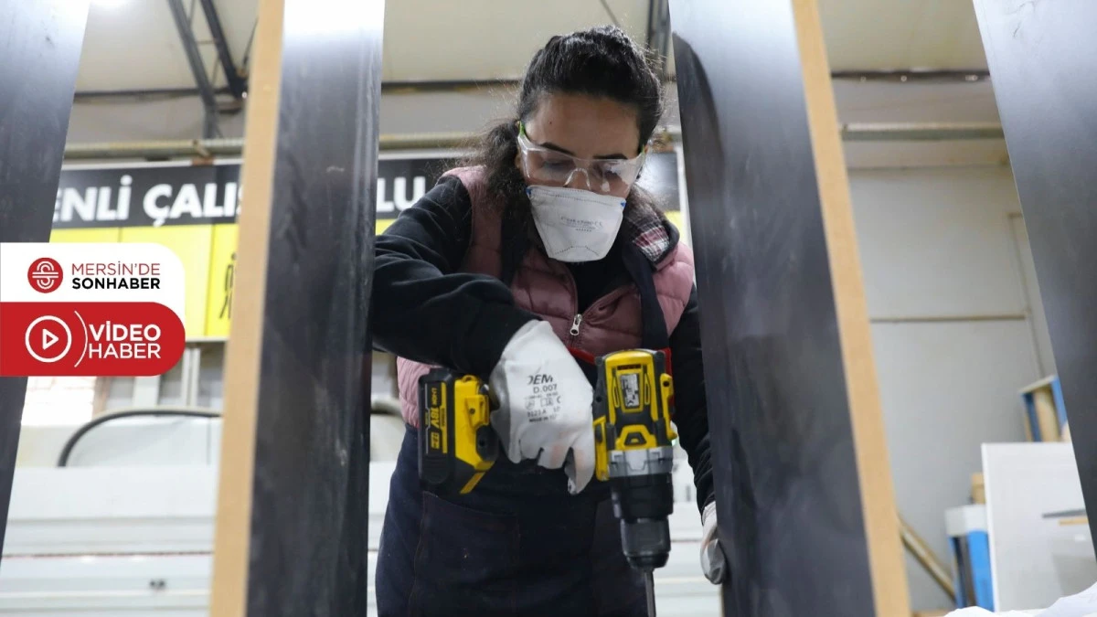 MERSİN B&Uuml;Y&Uuml;KŞEHİR KADIN MOBİLYA USTALARI YETİŞTİRİYOR