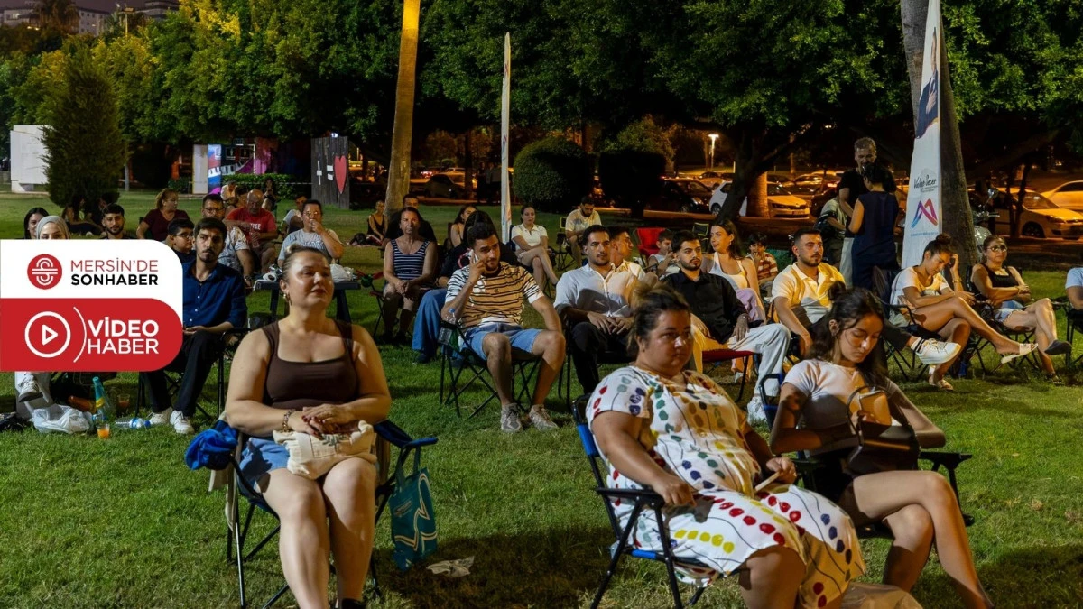MERSİN B&Uuml;Y&Uuml;KŞEHİR&rsquo;İN AKUSTİK SAHNESİ YAZ AKŞAMLARINA RİTİM KATIYOR