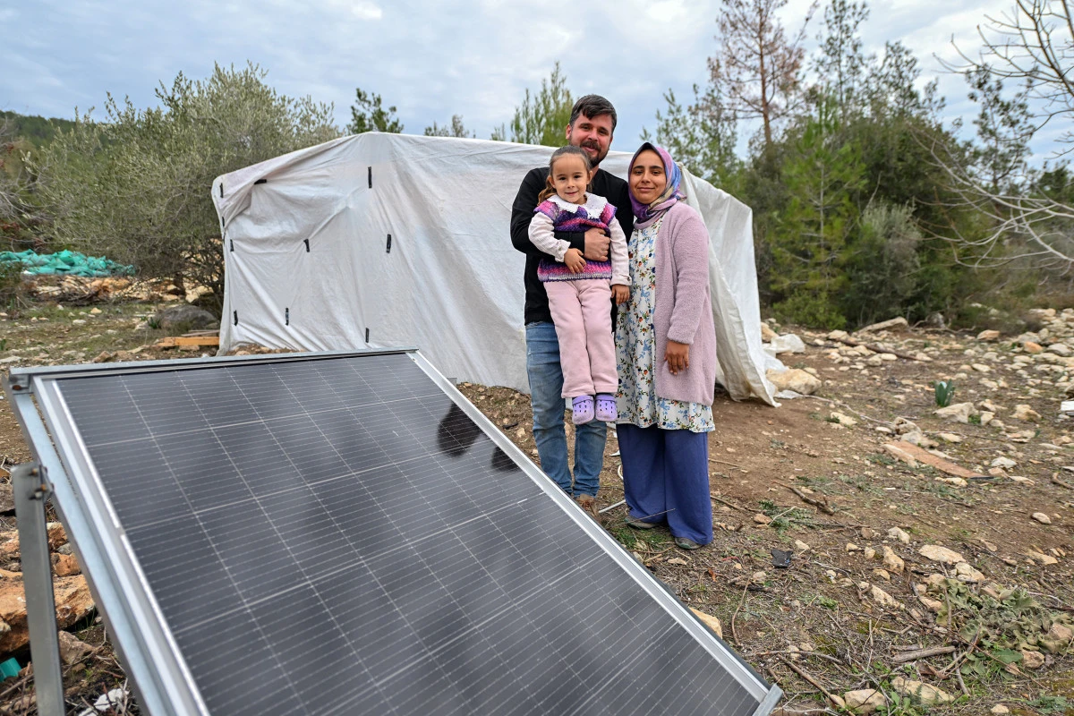 MERSİN B&Uuml;Y&Uuml;KŞEHİR&rsquo;İN G&Uuml;NEŞ PANELİ DESTEĞİ KONARG&Ouml;&Ccedil;ER Y&Ouml;R&Uuml;KLERİN HAYATINI KOLAYLAŞTIRIYOR