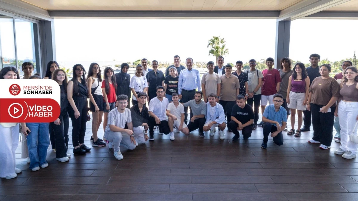 MERSİN BÜYÜKŞEHİR’İN KURS MERKEZLERİ’NDEN MEZUN OLAN ÖĞRENCİLERDEN BAŞKAN SEÇER’E ZİYARET