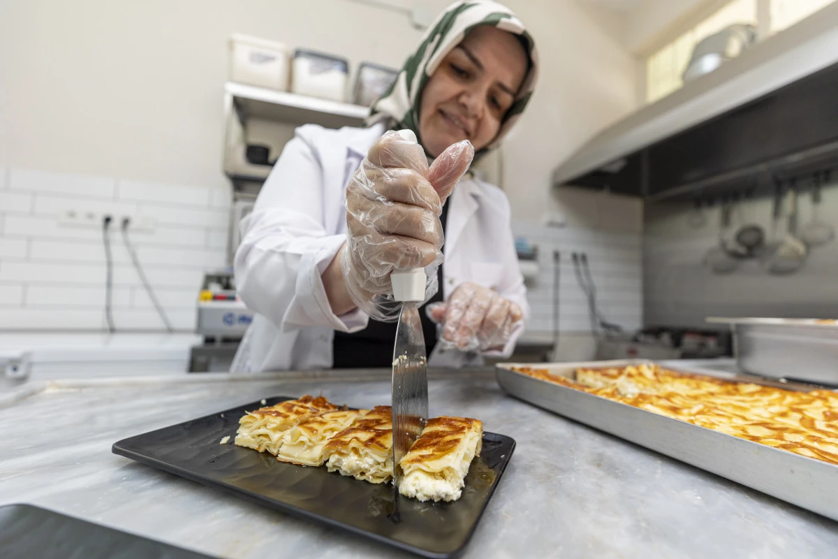 MERSİN B&Uuml;Y&Uuml;KŞEHİR&rsquo;İN &Uuml;RETİCİ KADIN STANTLARI KADINLARA YENİ KAPILAR A&Ccedil;IYOR