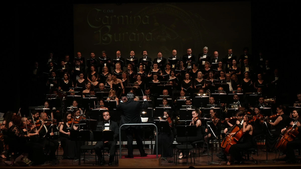 MERSİN K&Uuml;LT&Uuml;R YOLU FESTİVALİ&rsquo;NDE 'CARMINA BURANA' R&Uuml;ZGARI ESTİ