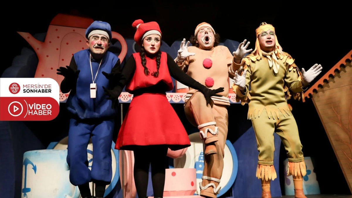 MERSİN ŞEHİR TİYATROSU &ldquo;BİSK&Uuml;Vİ ADAM&rdquo; OYUNU İLE SİLİFKELİ MİNİKLERLE BULUŞTU