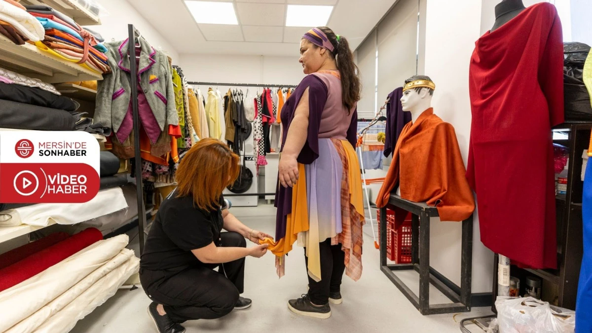 MERSİN ŞEHİR TİYATROSU&rsquo;NDA KOST&Uuml;MLER USTA ELLERDE HAYAT BULUYOR